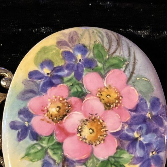 Beautiful Vintage Hand Painted Floral Porcelain Brooch Ornate Silver Tone Frame - Picture 2 of 6